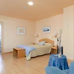 De